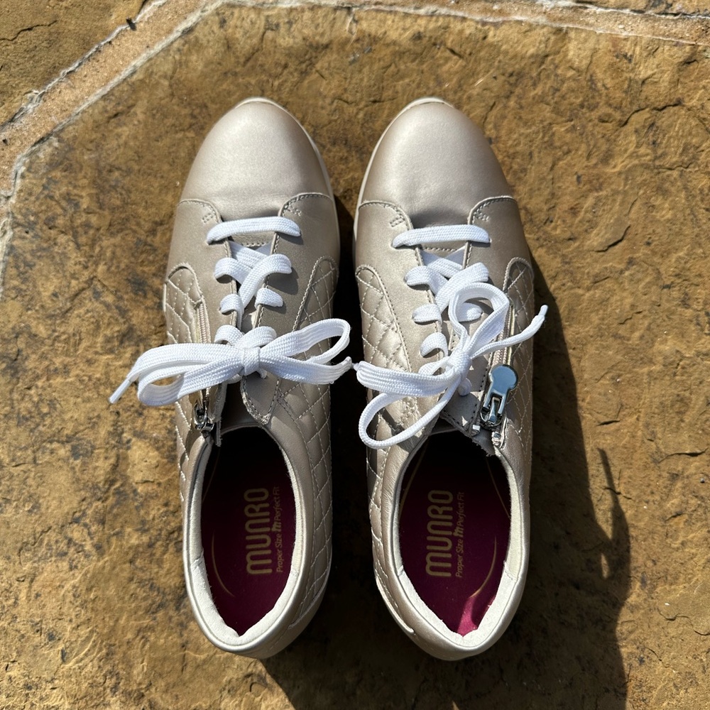 Munro wedge sneakers. Size 9.5